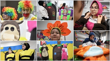 Liselilerden oluşan tiyatro grubu köy okullarında sahne alıyor