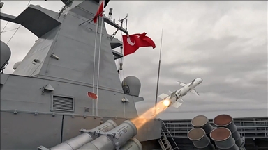 Gemisavar füzesi ATMACA, kara hedefini tam isabetle vurdu