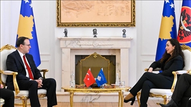 Presidentja Osmani priti në takim ambasadorin e Turqisë në Kosovë, Angili