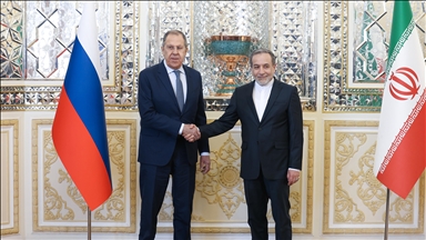 عراقجي ولافروف يبحثان الهجمات الإسرائيلية الأمريكية على إيران