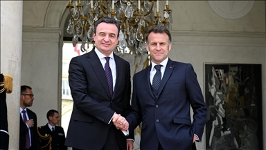 Kryeministri Kurti u prit në takim nga presidenti Macron