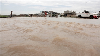 Yemen'de şiddetli yağışın neden olduğu sel felaketinde son 2 günde 8 kişi hayatını kaybetti