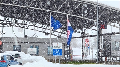 Blizu 20.000 domova bez struje zbog nevremena u Hrvatskoj, promet obustavljen na više pravaca