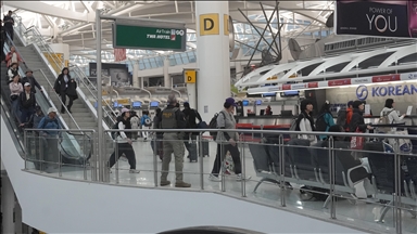 Trump, havalimanlarındaki aksaklıkların ardından TSA ödemeleri için talimat vereceğini duyurdu