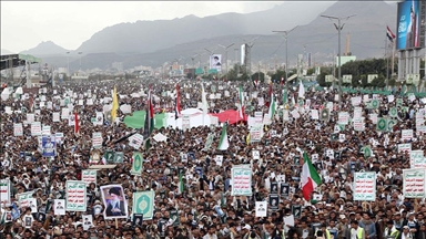 اليمن.. آلاف المتظاهرين يتضامنون مع إيران وفلسطين ولبنان