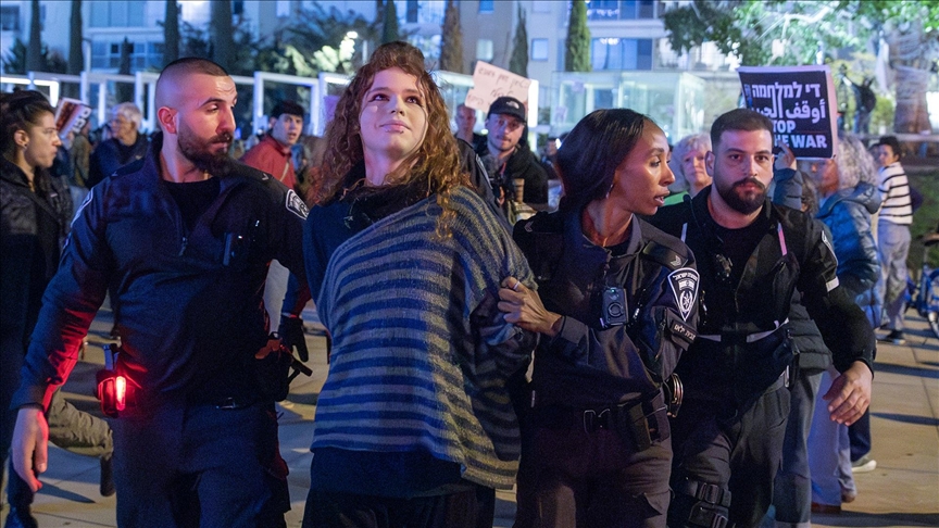 İsrail polisi Tel Aviv'de savaş karşıtı protestoya müdahale etti