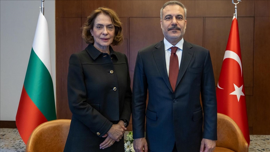 فيدان يلتقي نظيرته البلغارية في إسطنبول