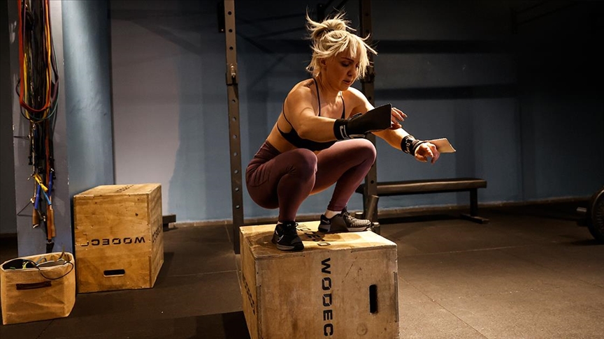 Dövüş sporlarının "madalya avcısı" Tebaa Onar, crossfit branşında da başarıya doymuyor