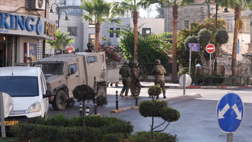 الجيش الإسرائيلي يعتقل فتى فلسطينيًا بعد التنكيل به في الضفة