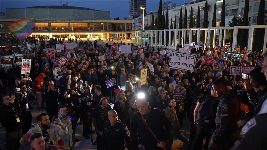 İsrail polisi Tel Aviv'de savaş karşıtı protestoya müdahale etti