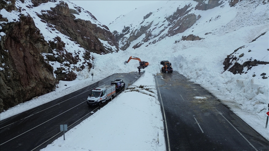 Rêbeja Wan-Hekariyê ji ber aşîtê asê bû