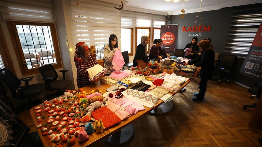 Elazığ'da kadınlar Gazze'ye destek için birlikte üretiyor