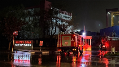 Tuzla'da kuru yük gemisinde çıkan yangın söndürüldü