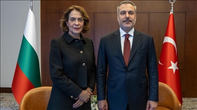 فيدان يلتقي نظيرته البلغارية في إسطنبول