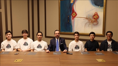 AK Parti Genel Başkan Yardımcısı Zorlu, Özbekistan'ın "Music Bolalar" grubuyla buluştu