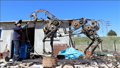 Mbetjet marrin jetë në qytetin turk Elazig: Skulptura kuajsh përçojnë mesazh për riciklimin në hipodrom