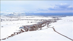 Li deverên bilind yên Qersê berf barî