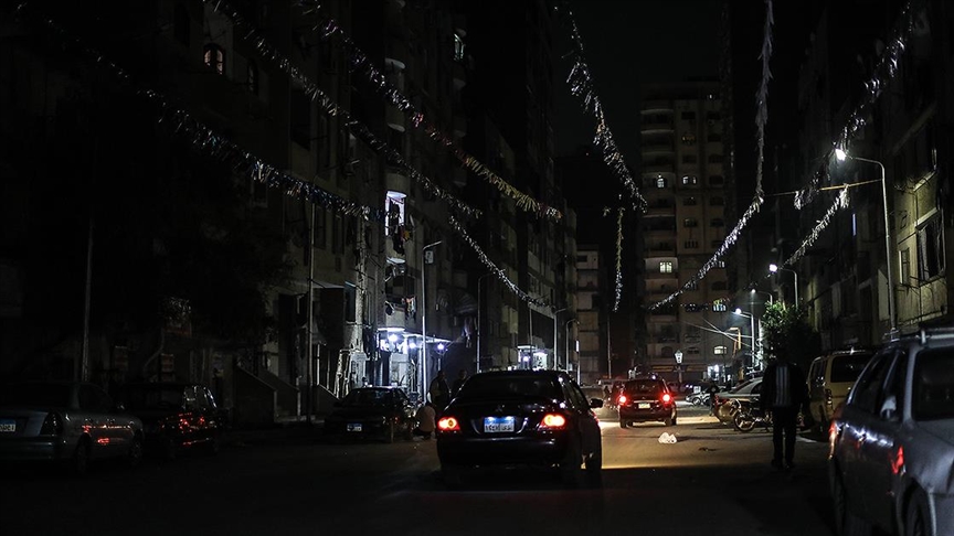 Mısır'da Dükkanlar Erken Kapandı, Enerji Tasarrufu Önlemleri