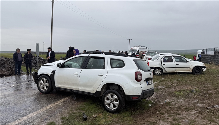 Li Şanliurfayê du otomobîl li hev qelibîn, 8 kes birîndar bûn