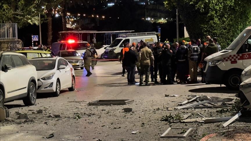 10 killed in Israeli strikes on 2 towns in south Lebanon