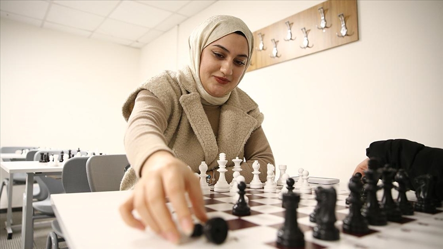 Atıl durumdaki bodrum katı üniversite öğrencileri için "Gençlik Yaşam Merkezi" oldu