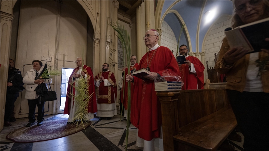 الأردن يدين منع بطريرك اللاتين من كنيسة القيامة