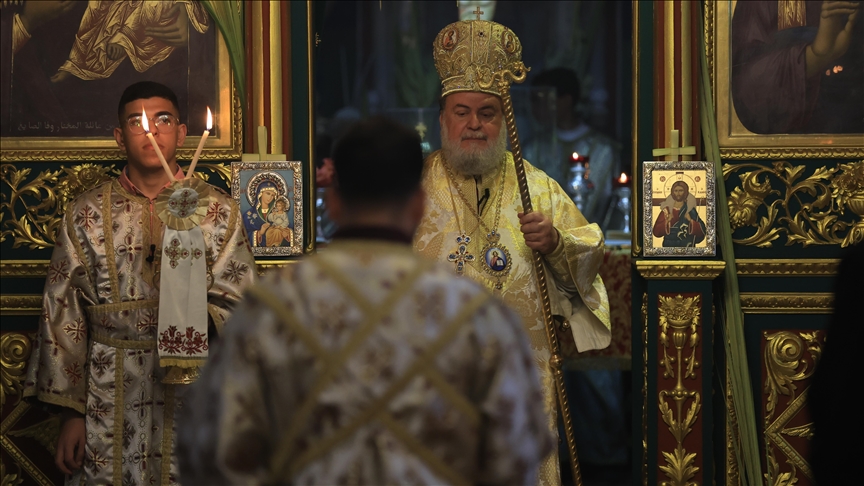 مسيحيو غزة يحيون أحد الشعانين لأول مرة منذ الحرب (تقرير إخباري)