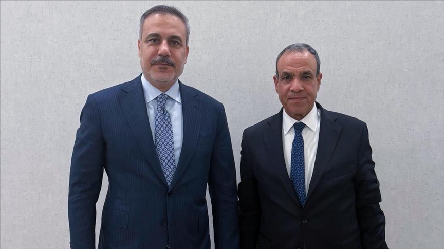 إسلام آباد.. وزير خارجية تركيا يلتقي نظيره المصري