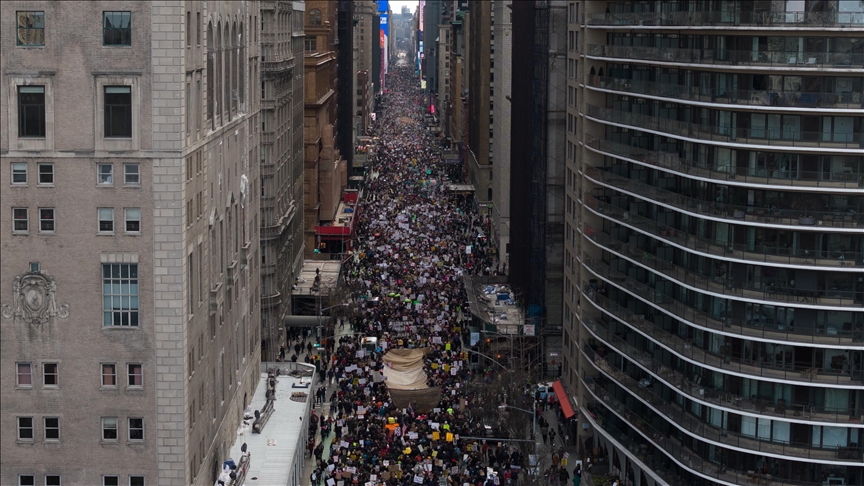 Mijëra persona marshojnë nëpër New York në protestën e tretë  Pa Mbretër 