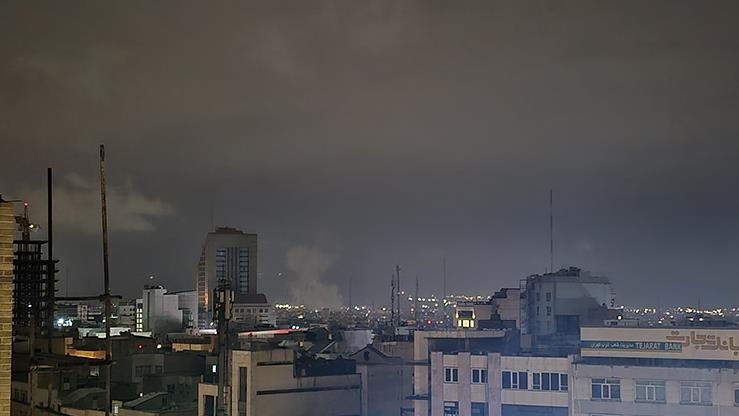 Израиль заявил об ударах по командным центрам и объектам ОПК в Тегеране