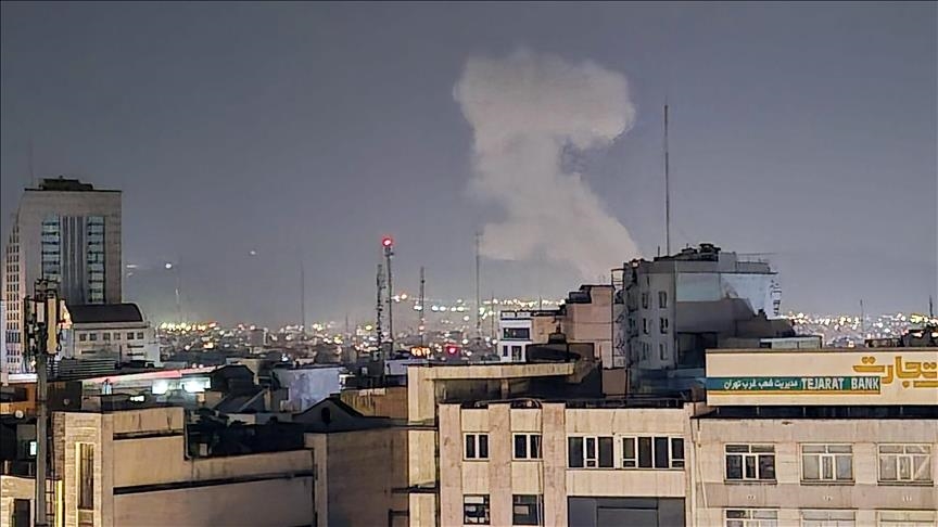 طهران.. هجوم أمريكي إسرائيلي يستهدف مبنى يضم مكتب "التلفزيون العربي"