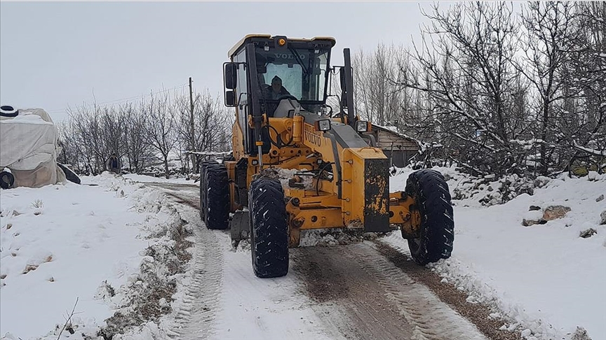 Bazı illerde kar etkili oldu