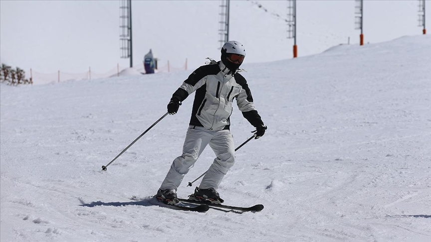 Palandöken'de sezon "bahar kayağı" ile devam ediyor
