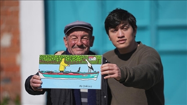 Yaren leylekle balıkçı "Adem amca"nın dostluğu otizmli gencin tuvaline yansıdı