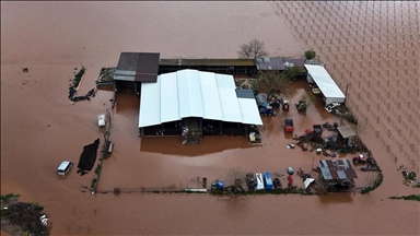 Çemê Gedîzê di ser ra avêt û zevî dan ber xwe