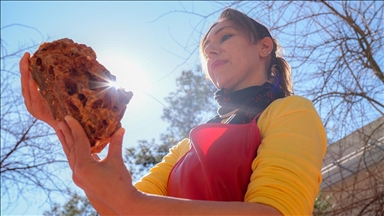 81 ilin tarihi yapılarını yarı değerli taşlara resmettiler