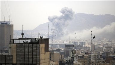 İsrail, Tahran'da hava savunma sistemleri ve balistik füze tesislerini hedef aldığını öne sürdü