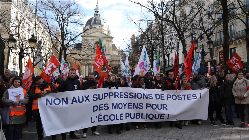 Teachers strike over 4,018 job cuts in France