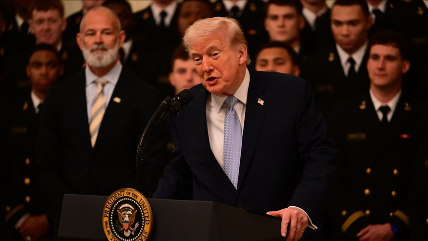 Trump affirme « préférer » saisir le hub pétrolier iranien alors que des troupes sont déployées dans la région