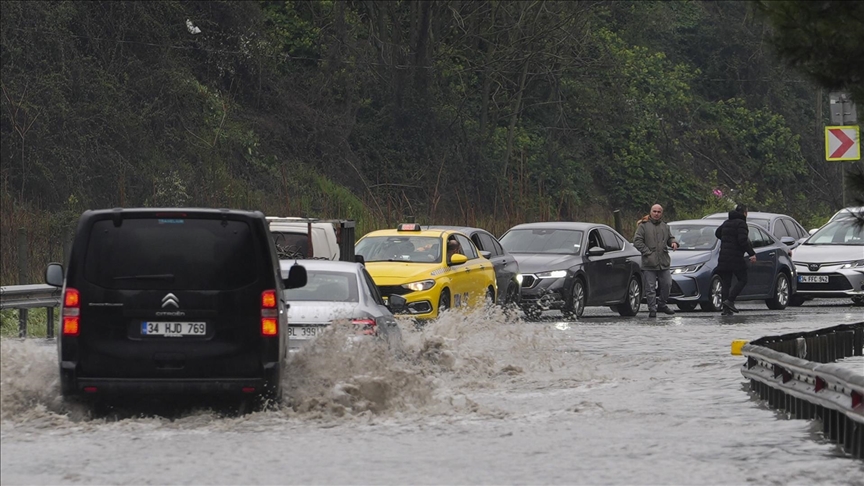 İstanbul'da trafik yoğunluğu yaşanıyor