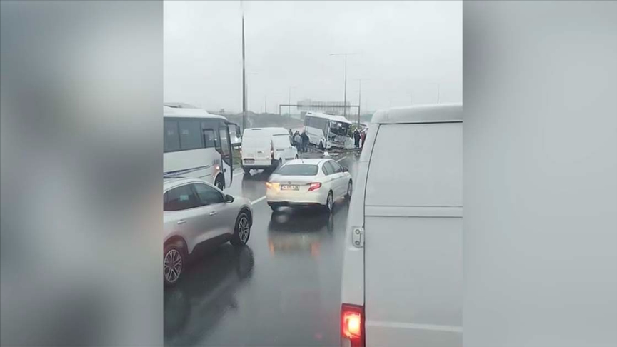 Başakşehir'de servis aracının karıştığı kazada 1 polis şehit oldu, 16 polis yaralandı