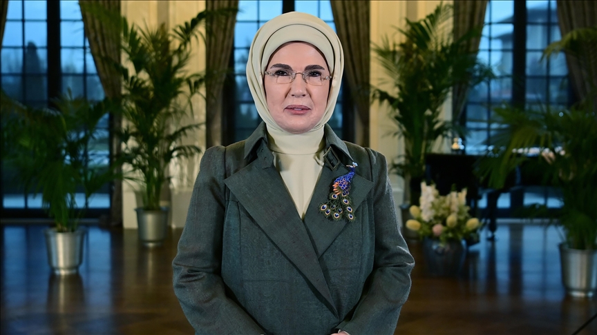 Zonja e parë turke: Gati gjysma e të gjitha vdekjeve te fëmijët nën 5-vjeç shkaktohen nga uria