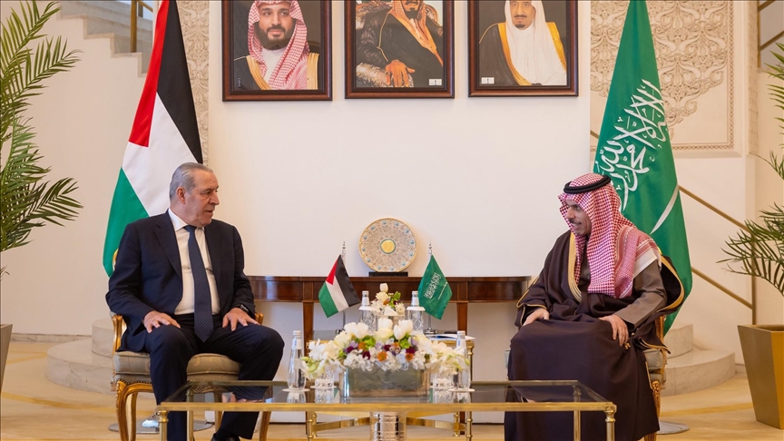 وفد فلسطيني يبحث بالسعودية تطورات المنطقة ويرفض استهداف الدول العربية