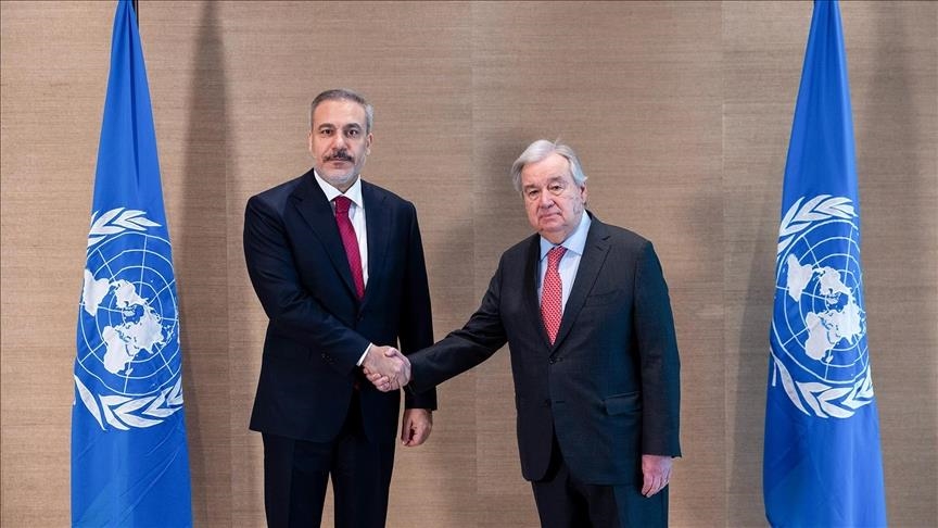 Глава МИД Турции и генсек ООН обсудили ситуацию в регионе