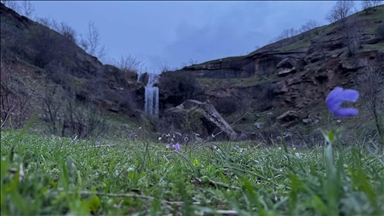 تاڤگەیەکی ئەفسوناوی دیمەنێکی تری جوانییەکانی دێرەلووک دەخاتە ڕوو