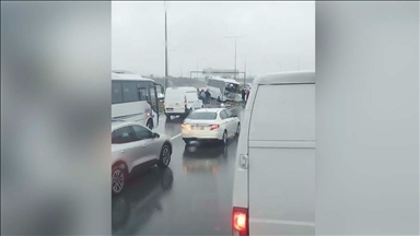 Başakşehir'de servis aracının karıştığı kazada 1 polis şehit oldu, 16 polis yaralandı