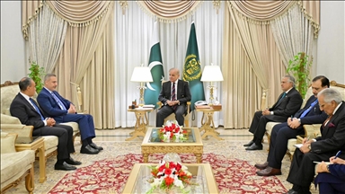 Le ministre turc des Affaires étrangères s’entretient avec ses homologues iranien et pakistanais