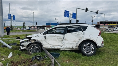Li Diyarbekirê wesayîtek û serwîsa dibistanê li hev qelibîn, 15 kes birîndar bûn