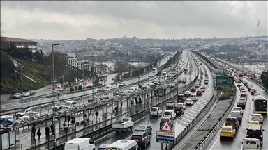 İstanbul'da trafik yoğunluğu yaşanıyor
