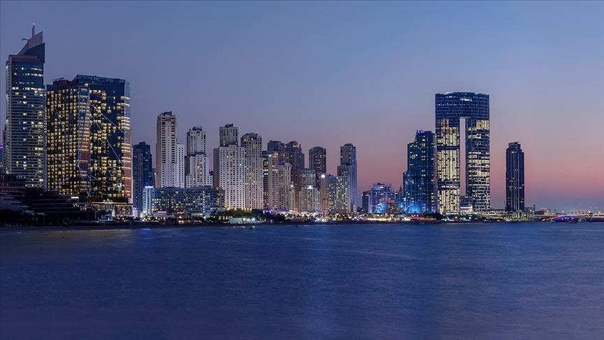 الإمارات: الدفاعات الجوية تعاملت مع 12 صاروخا و36 مسيرة من إيران